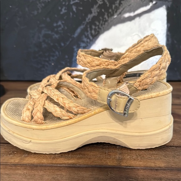 Vintage Rare l.e.i  Braided Platform Sandals - Beige